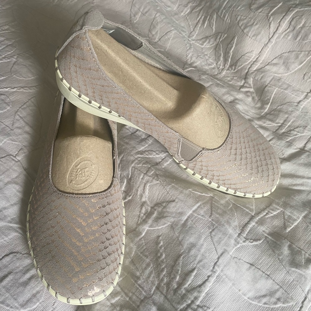 Brand new rare Sketchers Summer sheen loafers